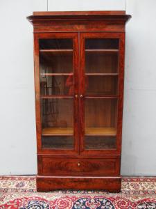 PEQUENO ESTANTE DE LIVROS DE DUAS PORTAS EM MOGNO ESTILO CARLOS X FRANÇA RESTAURADO cm L98xP38xH203